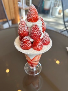 いちごパフェの画像