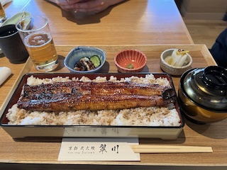 お昼のビールの画像